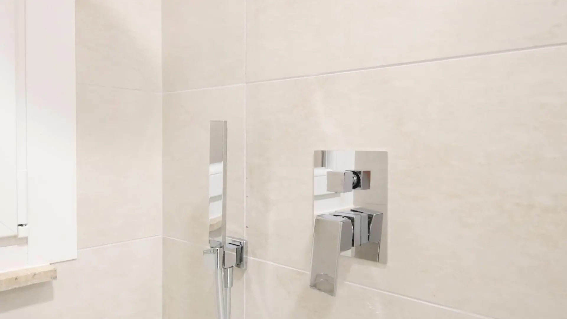 Rome Flat 42 By Ghor Apartman