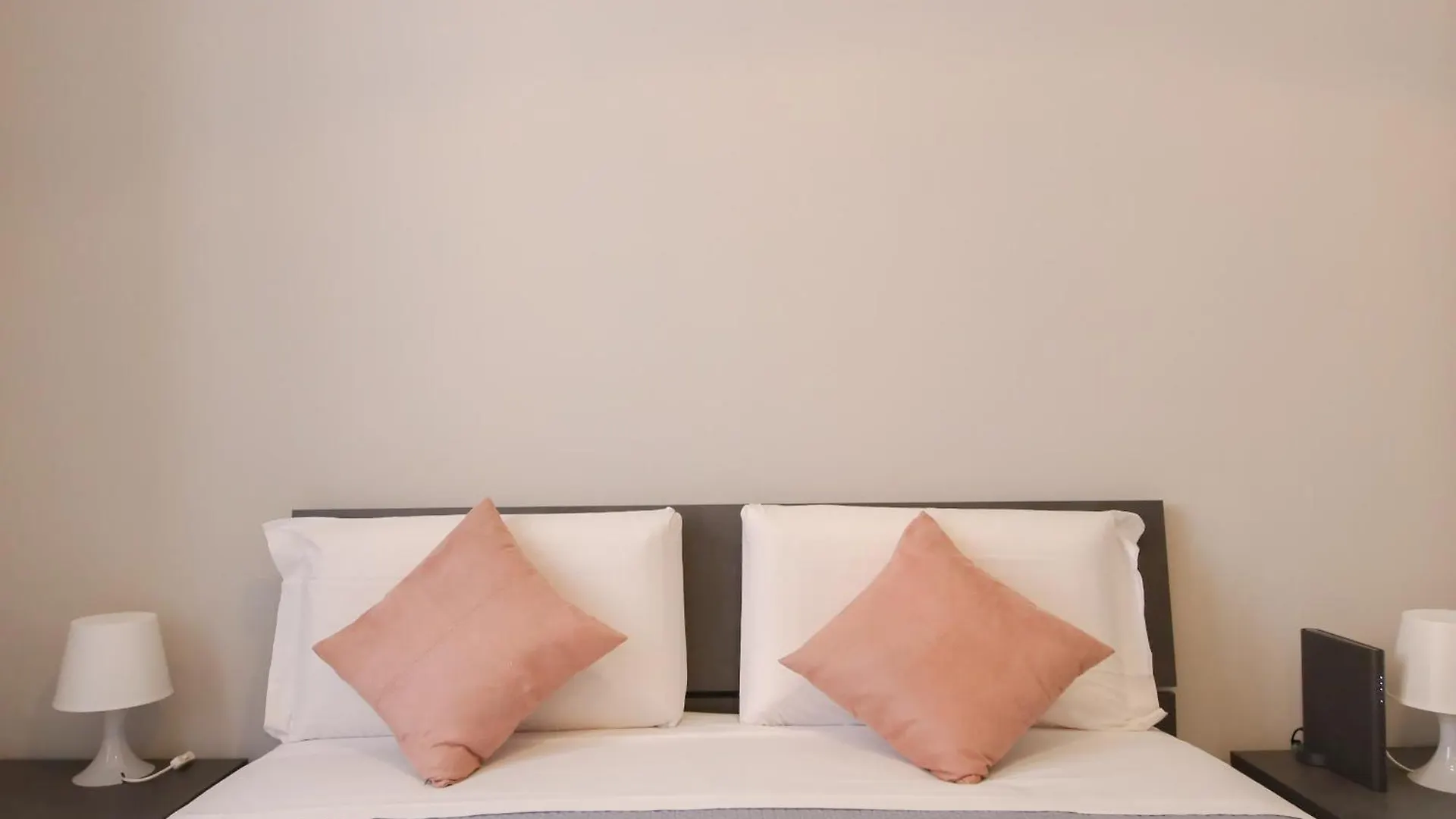 Rome Flat 42 By Ghor Apartman